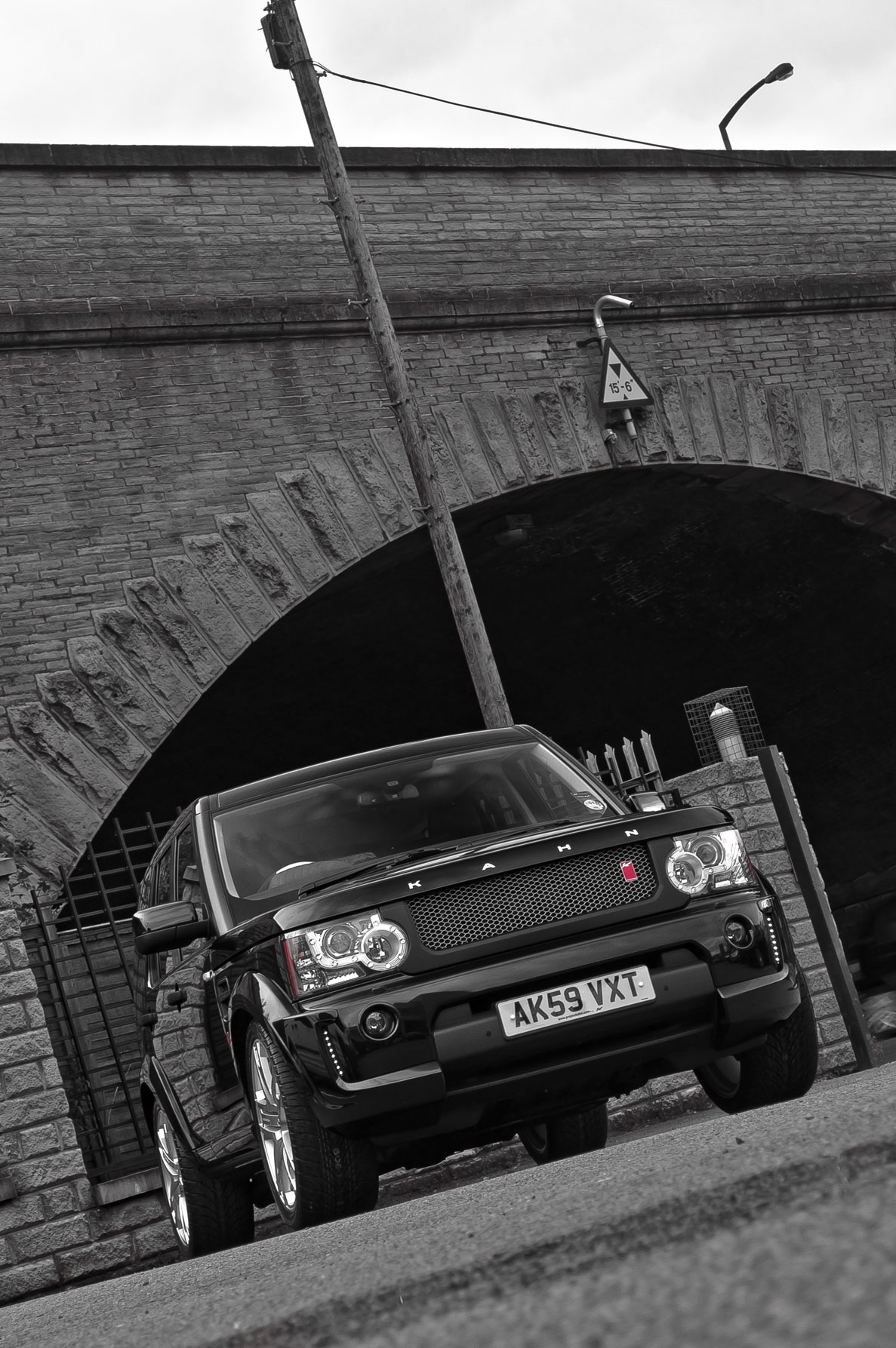 Project Kahn představuje Land Rover Discovery Black Edition 2