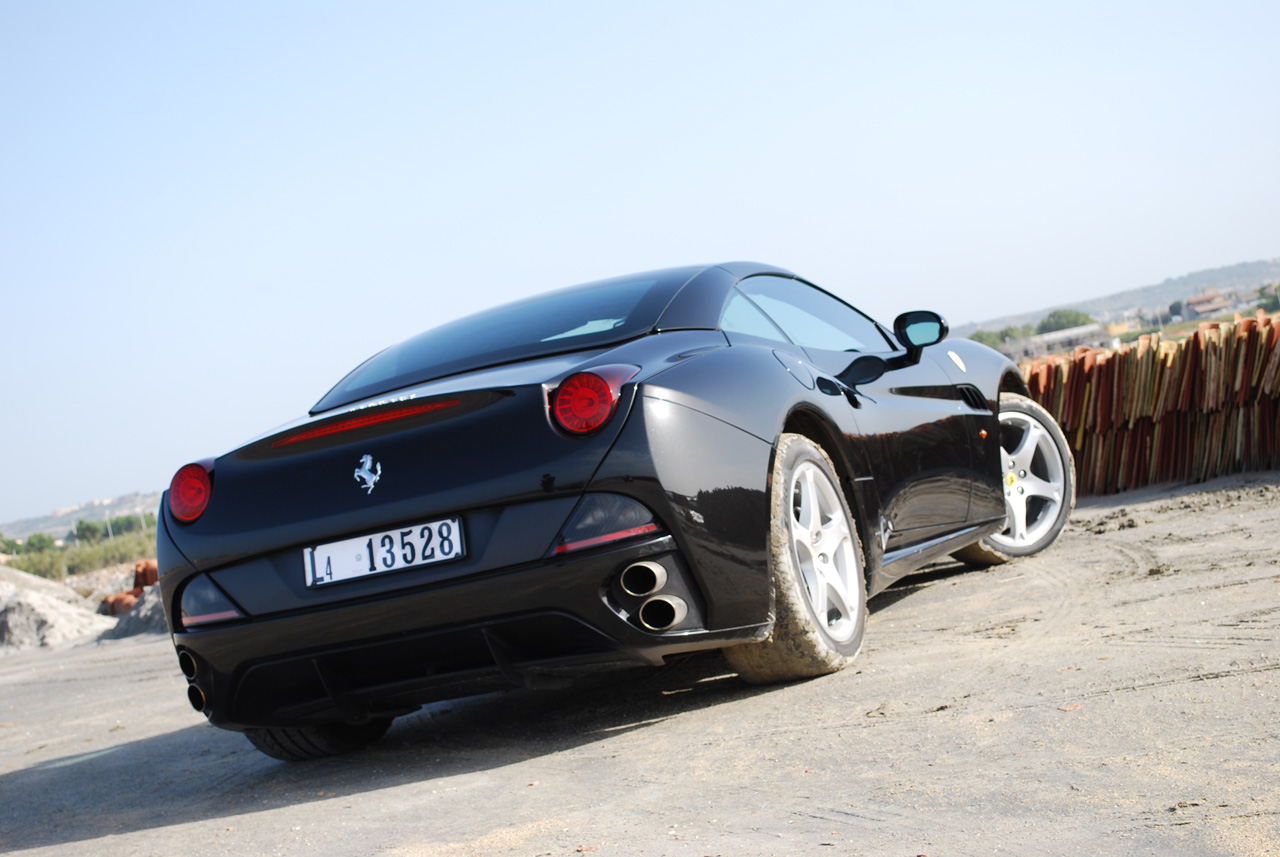 Ferrari California pro rok 2012 vyšší výkon a nižší hmotnost 3