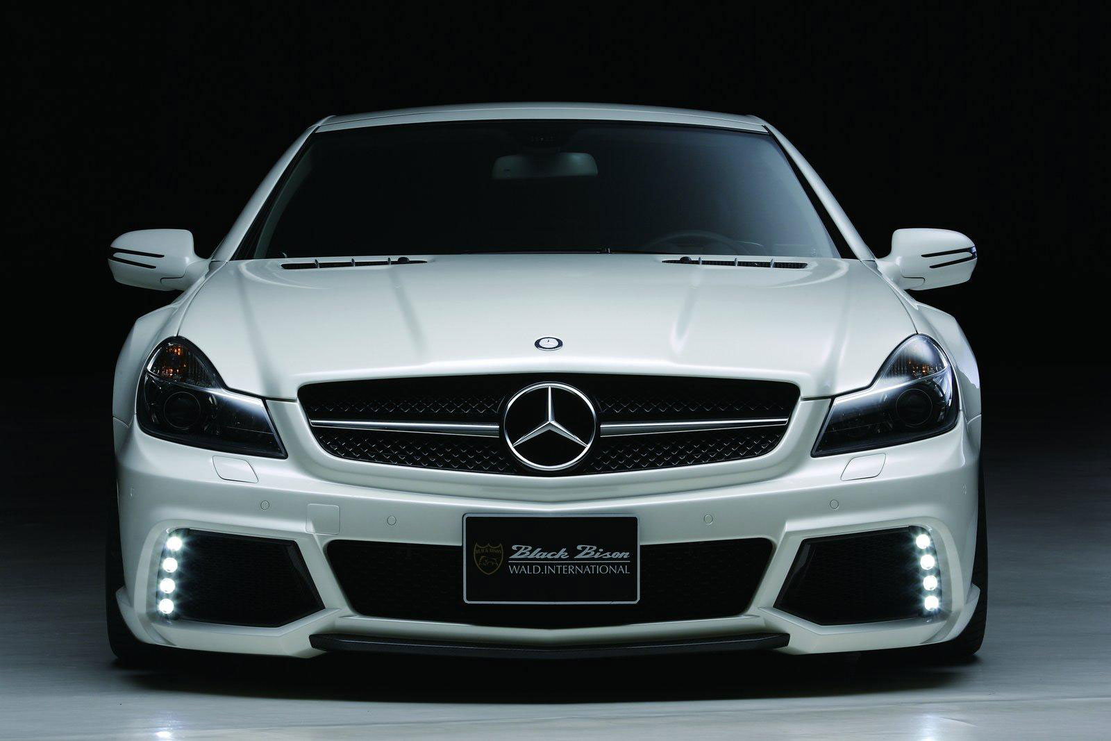 Japonci z Wald International stvořili Mercedes-Benz SL Black Bison 4