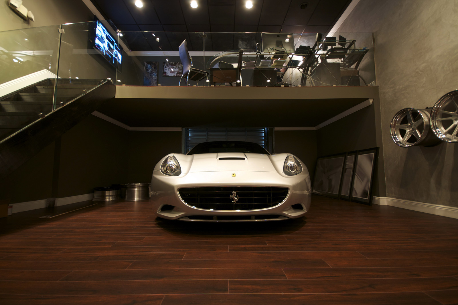 DMC představilo Ferrari California s výkonem 606 koní 3