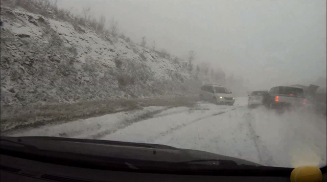 I v USA se musejí řidičí potýkat se sněhem