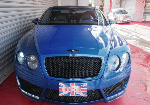 Velmi povedeně upravený Bentley Continental GT Convertible 1