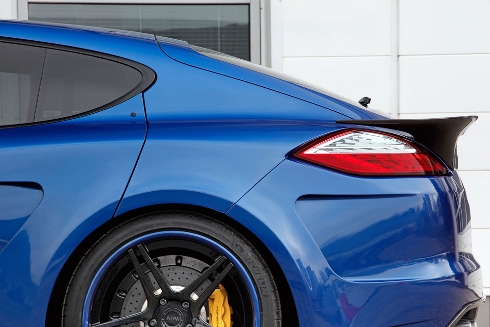 TopCar vylepšil svoje původní Porsche Panamera Stingray GTR 8