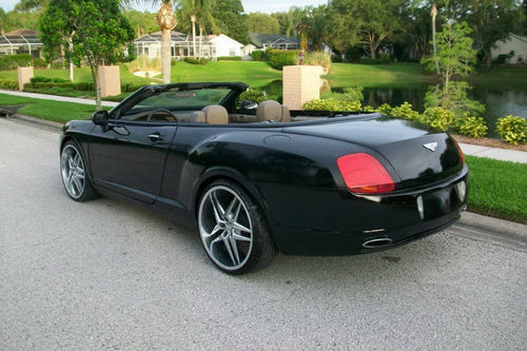 Chrysler Sebring převlečen za Bentley Continental 3