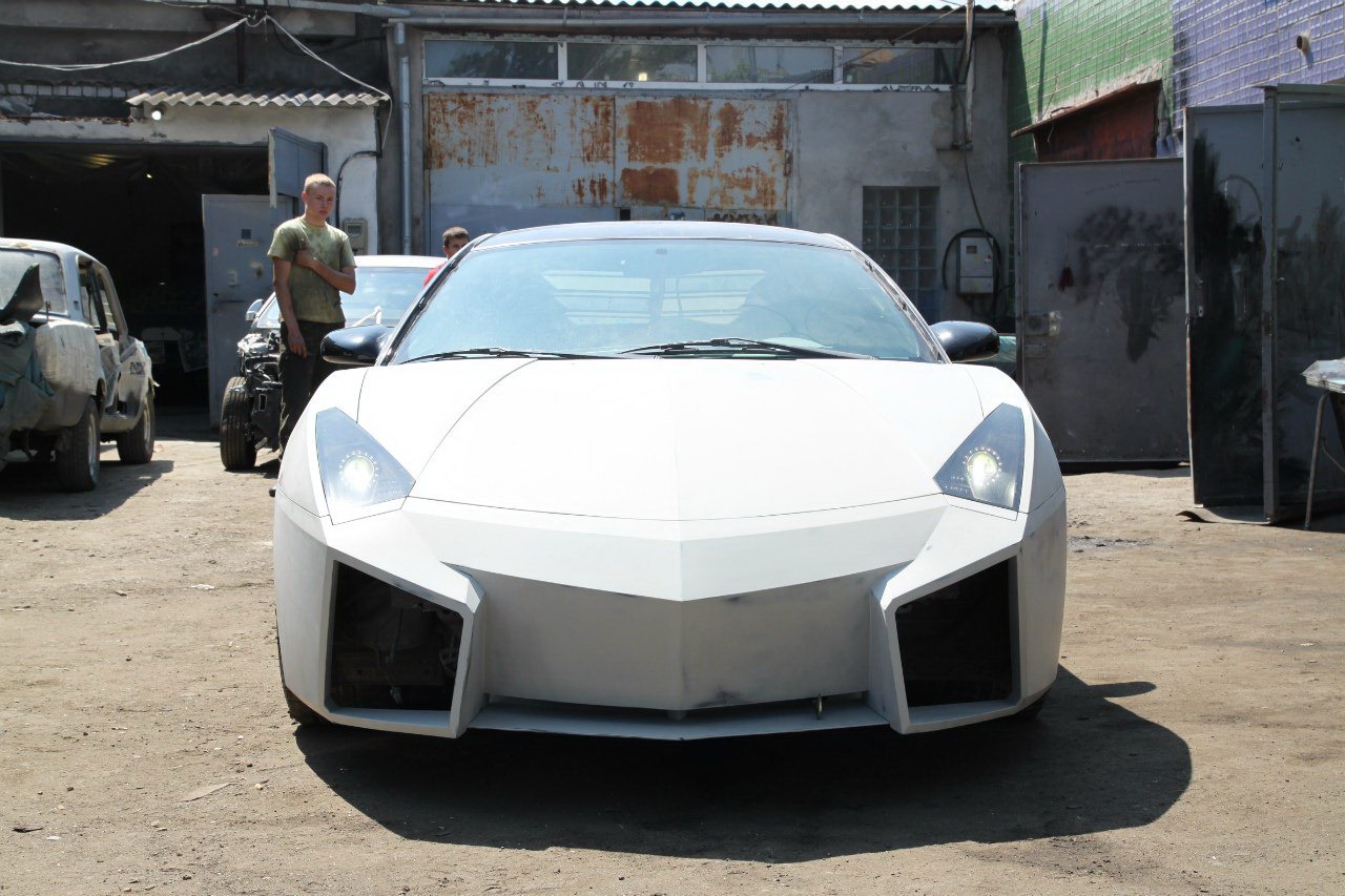 Ukrajinec si postavil vlastní Lamborghini Reventon 4