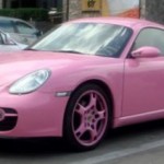 Růžové Porsche Cayman