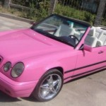 Růžový čtyřdveřový kabriolet E-Class