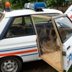 Z policejního Peugeotu 104 se stal kurník