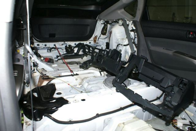 Toyota-Prius-LS1-V8-07