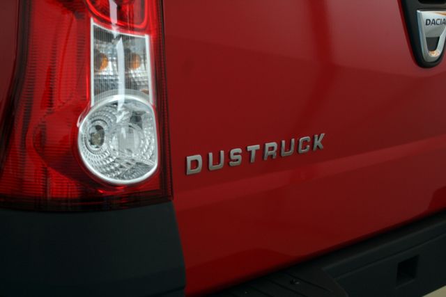 dacia-duster-dustruck-concept-6x6-2014-02-11165173fmdyd