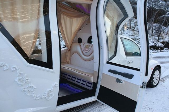 russians-turn-pt-cruiser-into-awesome-wedding-car-video-photo-gallery-medium_1