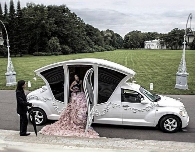 russians-turn-pt-cruiser-into-awesome-wedding-car-video-photo-gallery-medium_3