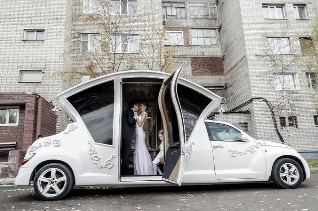 russians-turn-pt-cruiser-into-awesome-wedding-car-video-photo-gallery-medium_6
