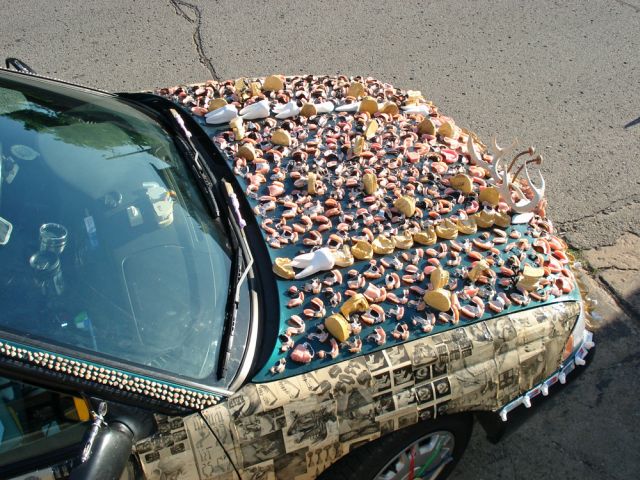 meet-chewbaru-a-subaru-covered-in-70-pounds-of-dentures-that-will-creep-you-out_8