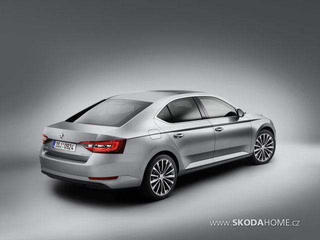 first-official-photo-of-2015-skoda-superb-leaked_7