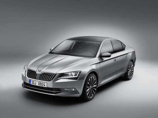 first-photo-of-2015-skoda-superb-leaked_2 (1)