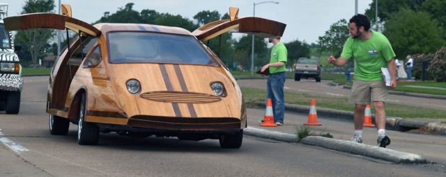 carpenter-builds-stunning-futuristic-cars-out-of-wood-video_5
